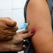 com-doses-proximas-do-vencimento,-saude-amplia-vacinacao-contra-dengue
